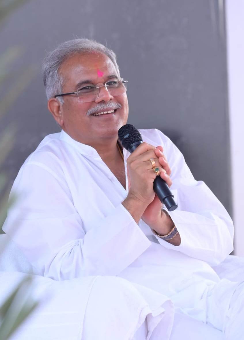 <em>मुख्यमंत्री ने विद्यार्थियों की मांग पर आईटीआई फिंगेश्वर को बाबा गुरुघासीदास के नाम पर करने और 48 कम्प्यूटर देने की घोषणा</em>