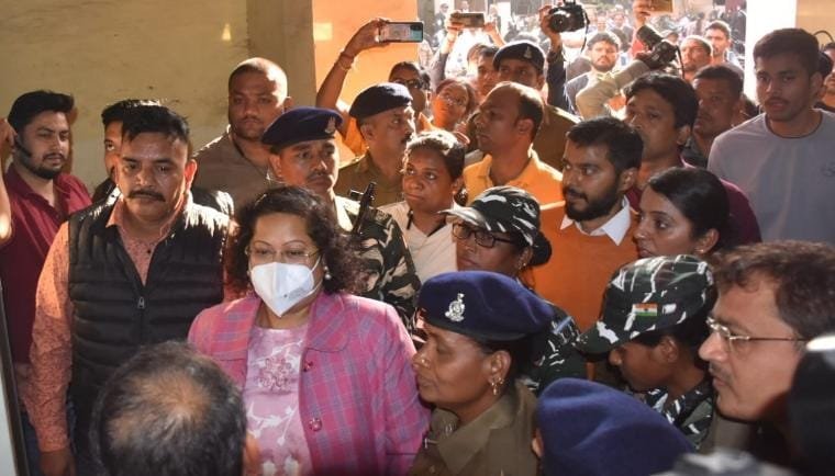 <em>बिग ब्रेकिंग – 🛑 सौम्या, समीर, सुनील, सूर्यकांत और लक्ष्मीकांत को कोर्ट लेकर पहुंची ईडी</em>