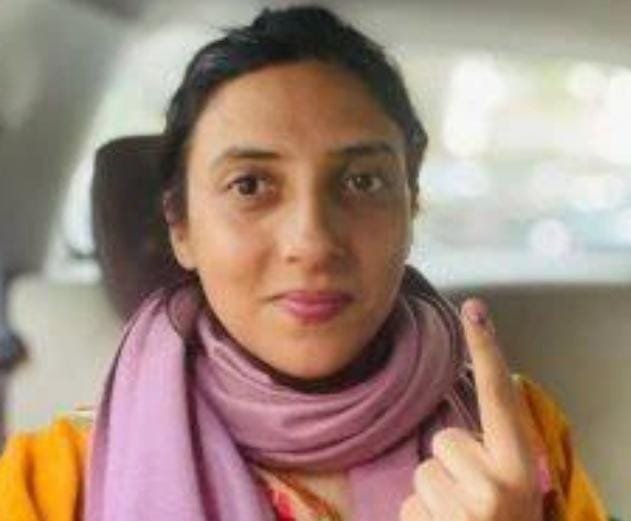 ” हम छोटू मक्खी पार्टी” हार के बाद बोलीं AAP नेता, BJP नेता बोले- “आपके लिये एक HIT ही काफी है”