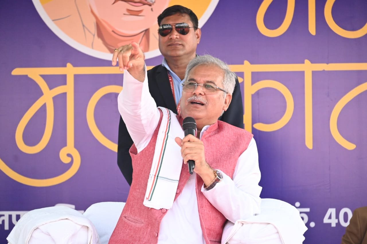 भेंट-मुलाकात के लिए बसना-विधानसभा के पिथौरा तहसील के ग्राम गोपालपुर पहुंचे मुख्यमंत्री, ग्रामीणों ने कर्जमाफी से लेकर आर्थिक मजबूती तक की सुनाई दस्तां