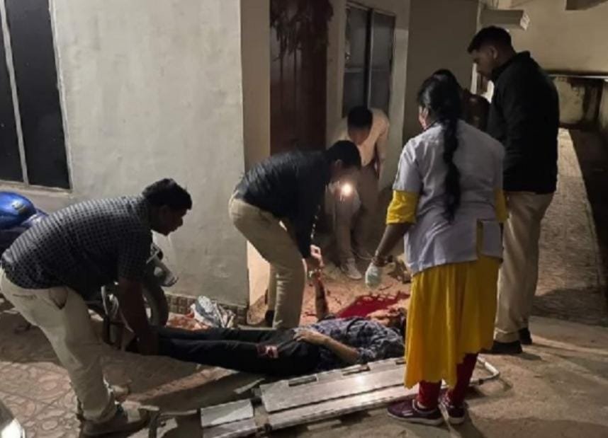 छत्तीसगढ़ की खबर : गर्लफ्रेंड से संबंध के संदेह में प्रिंसिपल की हत्या कर युवक पहुंचा थानाछत्तीसगढ़ की खबर गर्लफ्रेंड से संबंध के संदेह में प्रिंसिपल की हत्या कर युवक पहुंचा थाना
