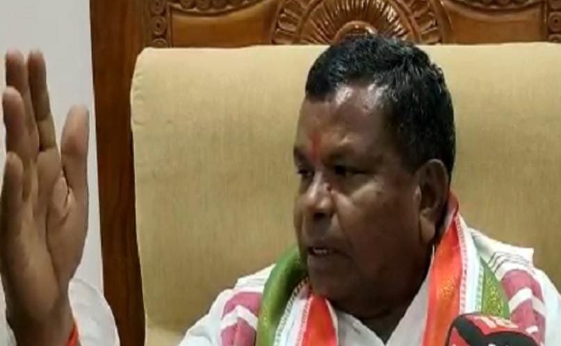 “भाजपा-आरएसएस राजनीति में नाच रही हैं राज्यपाल” 🟪 आबकारी मंत्री कवासी लखमा के बिगड़े बोल