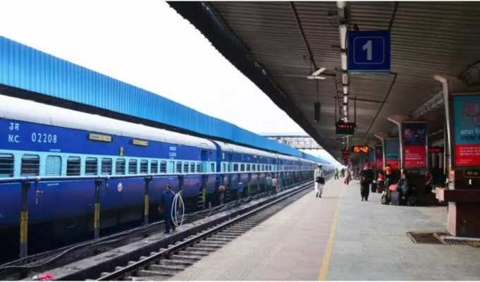 <strong>Indian Railway facts: दो राज्यों में आता है ये रेलवे स्टेशन, जानिए कहां है देश का सबसे लंबा प्लेटफॉर्म</strong>