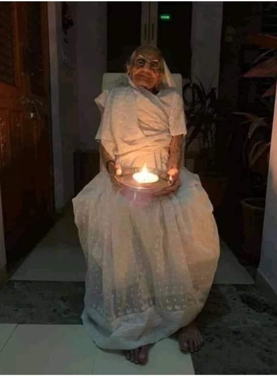 पीएम मोदी की माँ हीराबेन मोदी नहीं रहीं, अमित शाह, राजनाथ सिंह और योगी आदित्यनाथ ने दी श्रद्धांजलि