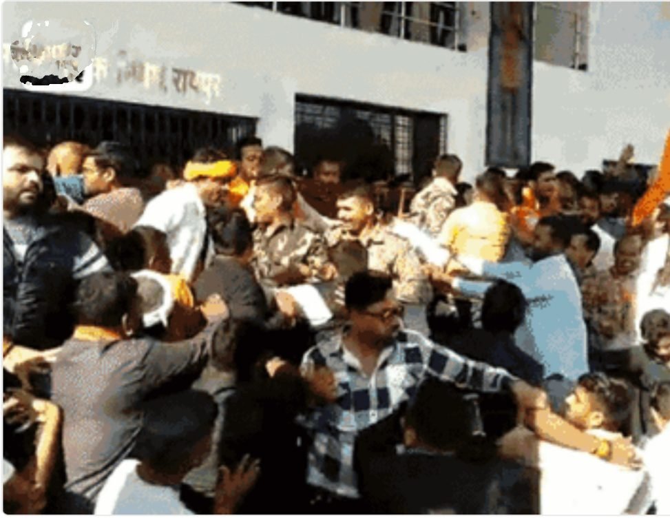 रायपुर में भाजपा के करीब एक सौ नेताओं पर अपराध दर्ज : निगम घेराव के दौरान डीएसपी से मारपीट, कंधे पर लगे स्टार खींचे, तोड़-फोड़