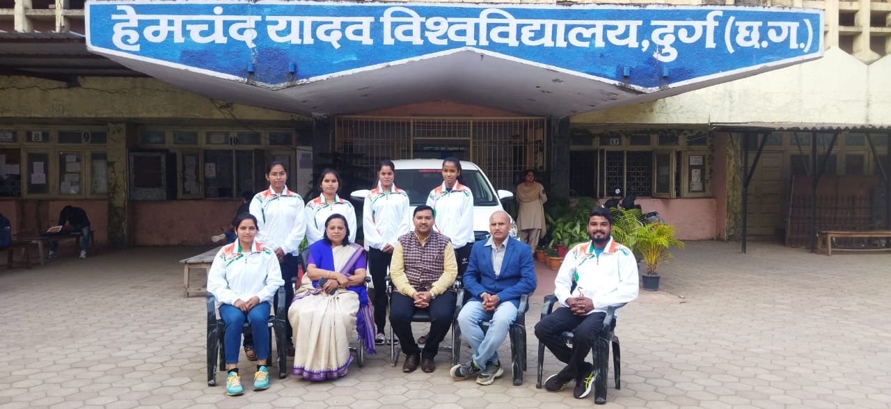हेमचंद यादव विश्वविद्यालय, दुर्ग की टेबल टेनिस (महिला) एवं शतरंज (पुरूष) टीम अंतर विश्वविद्यालय इन प्रतियोगिता के लिए टीम रवाना