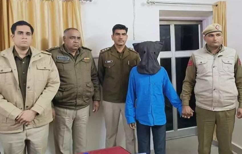 पांच वर्षीय मासूम की झाड़ियों में मिली लाश, पडो़सी गिरफ्तार, 🛑 शनिवार रात से लापता थी बच्ची, सीसीटीवी खंगालती रही पुलिस