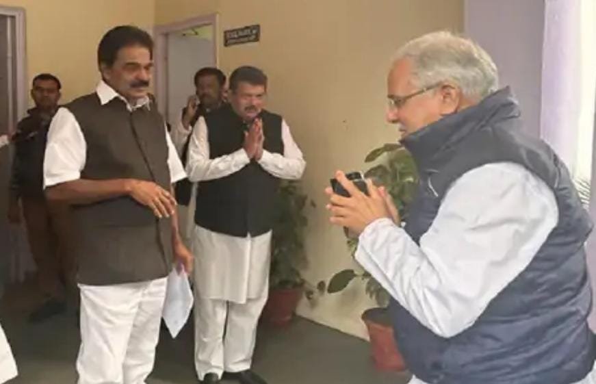 <em>सोनिया-प्रियंका सहित देश भर के बडे़ कांग्रेसी नेता फरवरी में आएंगे रायपुर</em>, 🟦 <em>कांग्रेस का महाअधिवेशन रायपुर में तय</em>