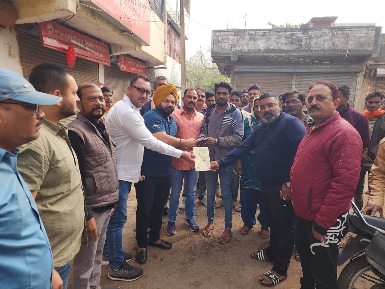 ट्रक ट्रेलर एसोसिएशन की अभिनव पहल, बिटिया के विवाह के लिए दिया 25 हजार का सहयोग, ट्रक ट्रेलर एसोसिएशन की अभिनव पहल, बिटिया के विवाह के लिए दिया 25 हजार का सहयोग,