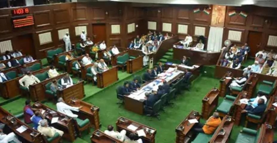 “10 पेटी शराब एक बाइक पर आएगी क्या?” कांग्रेस विधायक के सवाल पर उलझे आबकारी मंत्री कवासी लखमा, जमकर हंगामा
