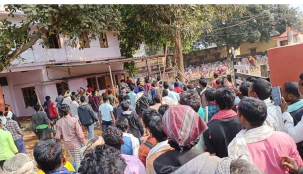 छत्तीसगढ़ में चर्च पर हमला: भीड़ ने पुलिसकर्मियों को भी बनाया निशाना, पुलिस अधीक्षक घायल