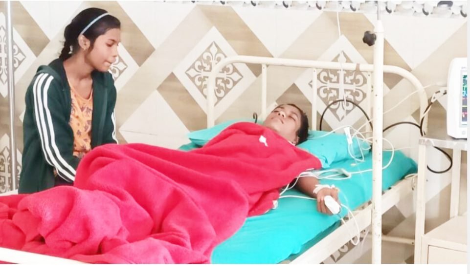 कपड़ा सुखाते समय लगा करंट, महिला की मौत, बेटी व पड़ोसन भी घायल