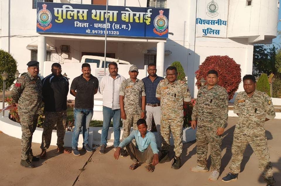 CG न्यूज़ ब्रेकिंग : जादू-टोना करने के शक में हत्या कर शव फेंका तालाब के किनारे की हत्या, आरोपित गिरफ्तार