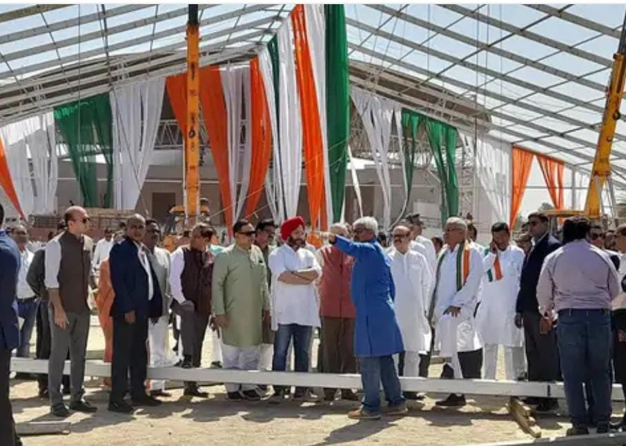 <em>कांग्रेस के 85वें महाधिवेशन के अंतिम दिन की विशाल जनसभा का बदला स्थान, पवन बंसल और तारिक अनवर के साथ हुआ स्थल निरीक्षण</em>