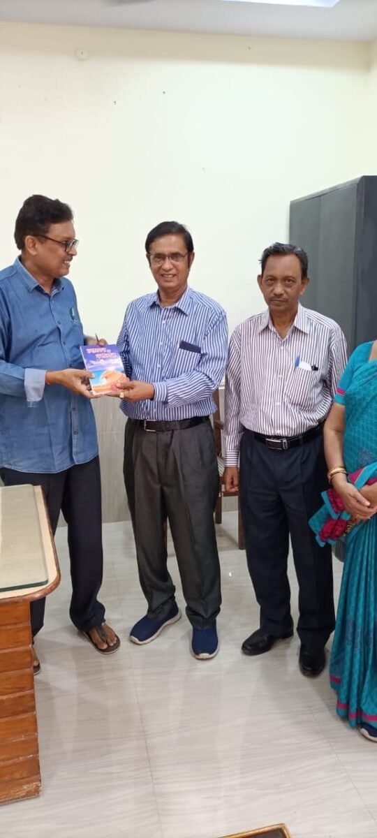 ” सटीक शुकनासोपदेश ” और ” गागर में सागर ” प्रेरक और शिक्षाप्रद पुस्तकें हैं, अनेक विद्वानों ने आचार्य डा.महेश शर्मा के लेखन को सराहा ” सटीक शुकनासोपदेश ” और ” गागर में सागर ” प्रेरक और शिक्षाप्रद पुस्तकें हैं, अनेक विद्वानों ने आचार्य डा.महेश शर्मा के लेखन को सराहा