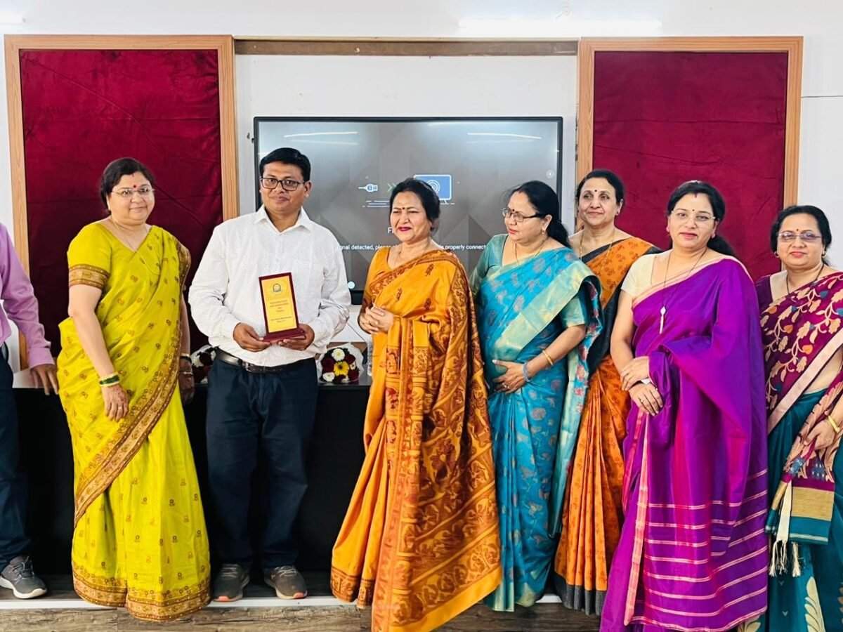 स्वयं का व्यवसाय विकसित कर भविष्य को सुरक्षित करें युवा – खान, भिलाई महिला महाविद्यालय में स्टार्टअप इंडिया पॉलिसी सेमिनार संपन्न स्वयं का व्यवसाय विकसित कर भविष्य को सुरक्षित करें युवा – खान, भिलाई महिला महाविद्यालय में स्टार्टअप इंडिया पॉलिसी सेमिनार संपन्न
