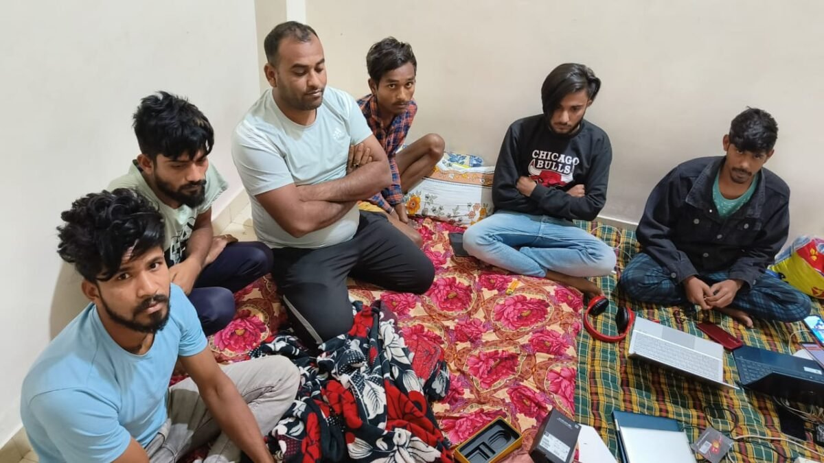 अंबिकापुर में आनलाईन सट्टेबाजी करवा रहे भिलाई दुर्ग के 11 आरोपी पकड़ लाई दुर्ग पुलिस, 16 मोबाइल, सात लैपटाप सहित कई बैंक खाते मिले अंबिकापुर में आनलाईन सट्टेबाजी करवा रहे भिलाई दुर्ग के 11 आरोपी पकड़ लाई दुर्ग पुलिस, 16 मोबाइल, सात लैपटाप सहित कई बैंक खाते मिले
