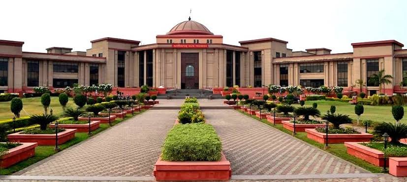 मिराज गीत सिनेमा संचालन हेतु मांगी अनुमति, हाई कोर्ट बिलासपुर ने याचिका की खारिज