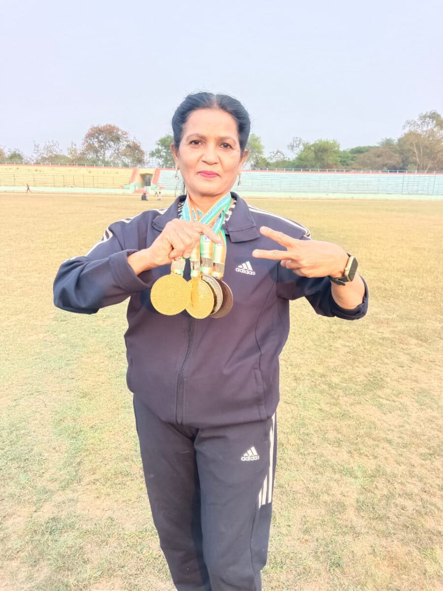 दुर्ग की प्रभा ठाकुर हुसैन ने मास्टर्स एथलेटिक्स मीट पश्चिम बंगाल में दो स्वर्ण सहित जीते 4 पदक