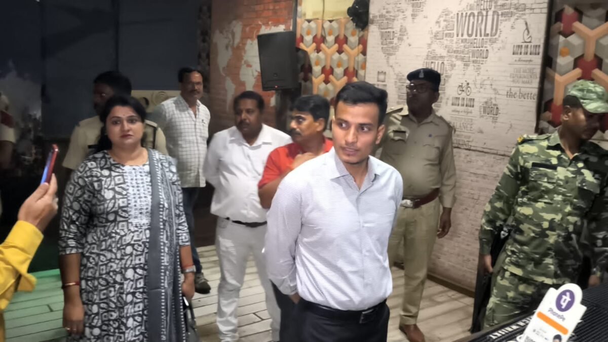 अभी-अभी दुर्ग एसडीएम ने आबकारी एवं फूड विभाग के साथ गोल्डन बार एवं प्लेजर क्लब में दी दबिश, किचन का किया निरीक्षण अभी-अभी दुर्ग एसडीएम ने आबकारी एवं फूड विभाग के साथ गोल्डन बार एवं प्लेजर क्लब में दी दबिश, किचन का किया निरीक्षण