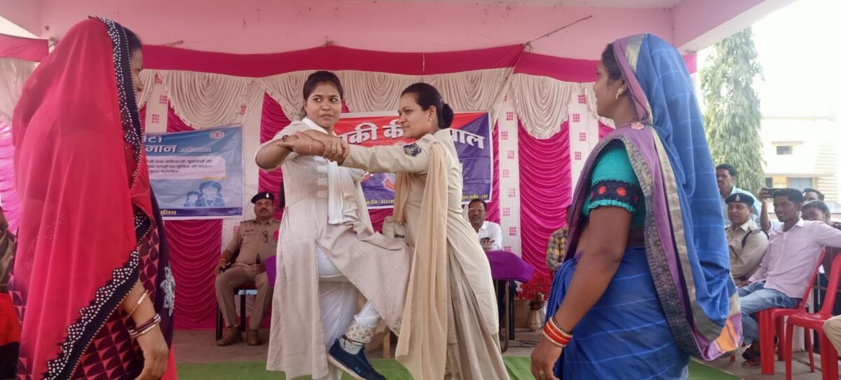 <em>माई लोगन अऊ महतारी मन सीखो आत्मरक्षा के गुर ला, लगी “खाकी की चौपाल”</em>, 🟦 <em>बैंकिंग फ्रॉड ला जानो बबा, अपन बैंक से सम्बंधित गोपनीय जानकारी झन दुहूँ क़ोई ला</em> <em>माई लोगन अऊ महतारी मन सीखो आत्मरक्षा के गुर ला, लगी “खाकी की चौपाल”</em>, 🟦 <em>बैंकिंग फ्रॉड ला जानो बबा, अपन बैंक से सम्बंधित गोपनीय जानकारी झन दुहूँ क़ोई ला</em>