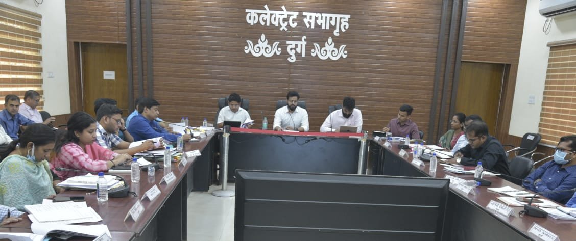 <em>नेहरू नगर ओवर ब्रिज, कोसा नाला पुल सहित 22 वर्टिकल गार्डन 🟢 ग्रीनरी बढ़ाने के साथ ही प्रदूषण की रोकथाम में भी करेंगे मदद-कलेक्टर</em> <em>नेहरू नगर ओवर ब्रिज, कोसा नाला पुल सहित 22 वर्टिकल गार्डन 🟢 ग्रीनरी बढ़ाने के साथ ही प्रदूषण की रोकथाम में भी करेंगे मदद-कलेक्टर</em>