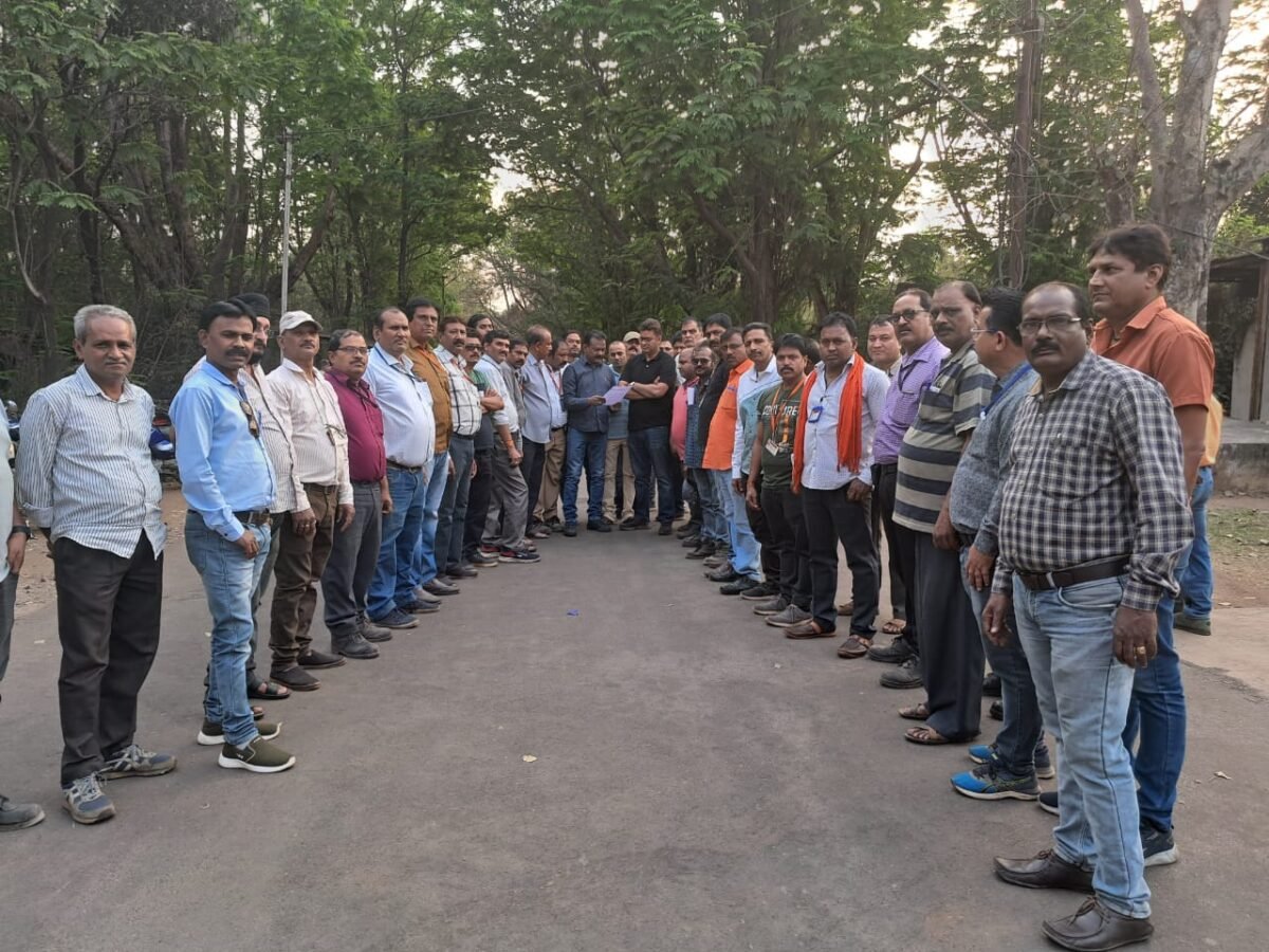 स्टील इम्प्लाइज वेलफेयर एसोसिएशन (सेवा) द्वारा बीमा किश्त हितग्राहियों से वसूलने पर बीएमएस ने खुलकर किया विरोध, डायरेक्टर को सौंपा ज्ञापन, निर्णय वापस नहीं लेने पर होगा जमकर प्रदर्शन स्टील इम्प्लाइज वेलफेयर एसोसिएशन (सेवा) द्वारा बीमा किश्त हितग्राहियों से वसूलने पर बीएमएस ने खुलकर किया विरोध, डायरेक्टर को सौंपा ज्ञापन, निर्णय वापस नहीं लेने पर होगा जमकर प्रदर्शन