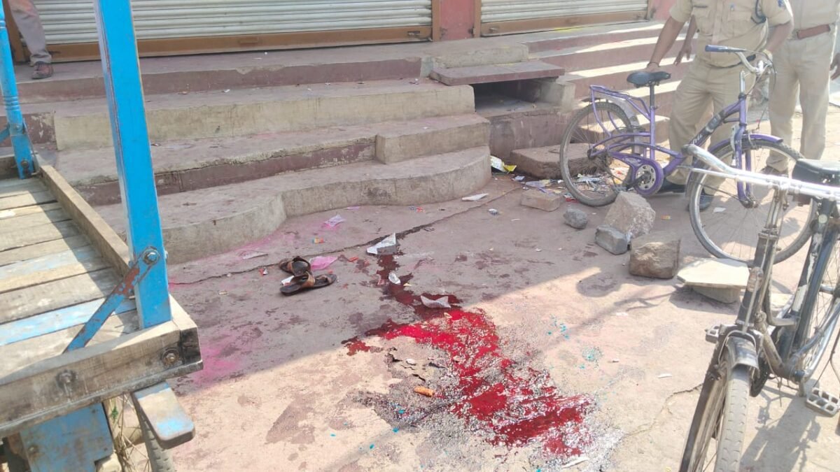 अभी-अभी : खुर्सीपार क्षेत्र में दो गुटों के बीच खूनी संघर्ष, एक युवक की मौत, मुख्य आरोपी पुलिस गिरफ्त में, शेष आरोपियों को पकड़ने पुलिस की घेराबंदी जारी अभी-अभी : खुर्सीपार क्षेत्र में दो गुटों के बीच खूनी संघर्ष, एक युवक की मौत, मुख्य आरोपी पुलिस गिरफ्त में, शेष आरोपियों को पकड़ने पुलिस की घेराबंदी जारी