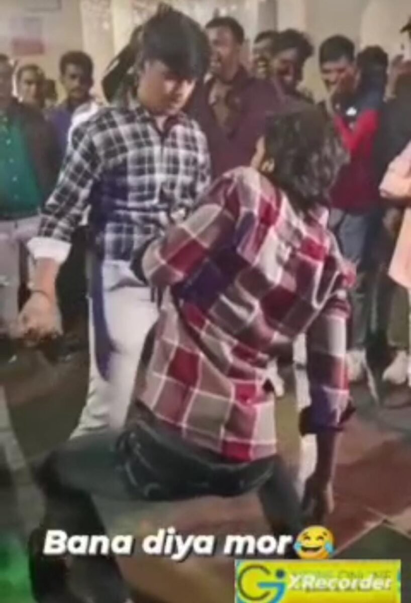 “मुर्गा-गुटखा-नागिन” के बाद अब मार्केट में आया ‘मोर डांस’ लोग बोले “अंडा देकर ही मानेगा भाई…..‼️ “मुर्गा-गुटखा-नागिन” के बाद अब मार्केट में आया ‘मोर डांस’ लोग बोले “अंडा देकर ही मानेगा भाई…..‼️