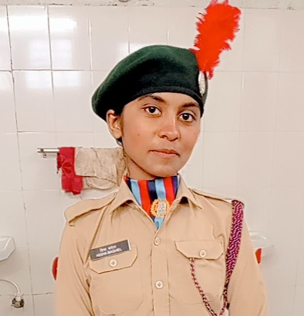 <em>बुने हुए ख्वाब को पूरा करने बिटिया के सधे कदम कहीं लड़खड़ा न जाएं, यह सोच प्रेरक पिता की सांस थमने की खबर भी छिपा ली – जी हां, यह कहानी है छत्तीसगढ़ की पहली महिला अग्निवीर हिशा बघेल की</em> <em>बुने हुए ख्वाब को पूरा करने बिटिया के सधे कदम कहीं लड़खड़ा न जाएं, यह सोच प्रेरक पिता की सांस थमने की खबर भी छिपा ली – जी हां, यह कहानी है छत्तीसगढ़ की पहली महिला अग्निवीर हिशा बघेल की</em>