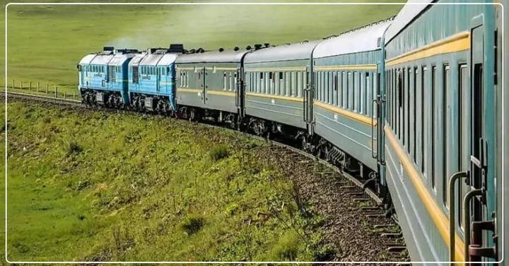 <strong>ये है दुनिया का सबसे लंबा रेलवे ट्रैक, 7 दिन सफर कर पहुंचती है TRAIN, 86 शहरों को करना पड़ता है पार</strong>