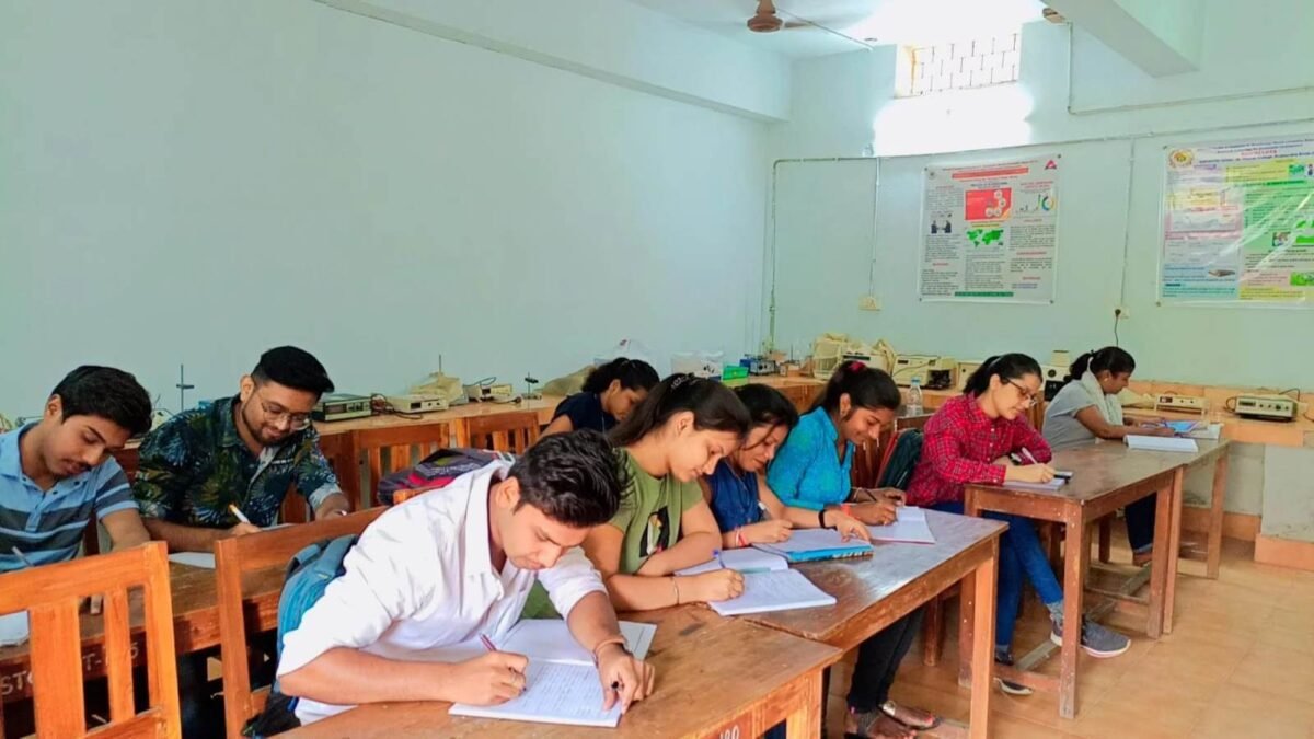 सेंट थॉमस कॉलेज द्वारा आयोजित निबंध प्रतियोगिता के परिणाम घोषित, हर्षिता को प्रथम, आंचल को द्वितीय स्थान सेंट थॉमस कॉलेज द्वारा आयोजित निबंध प्रतियोगिता के परिणाम घोषित, हर्षिता को प्रथम, आंचल को द्वितीय स्थान