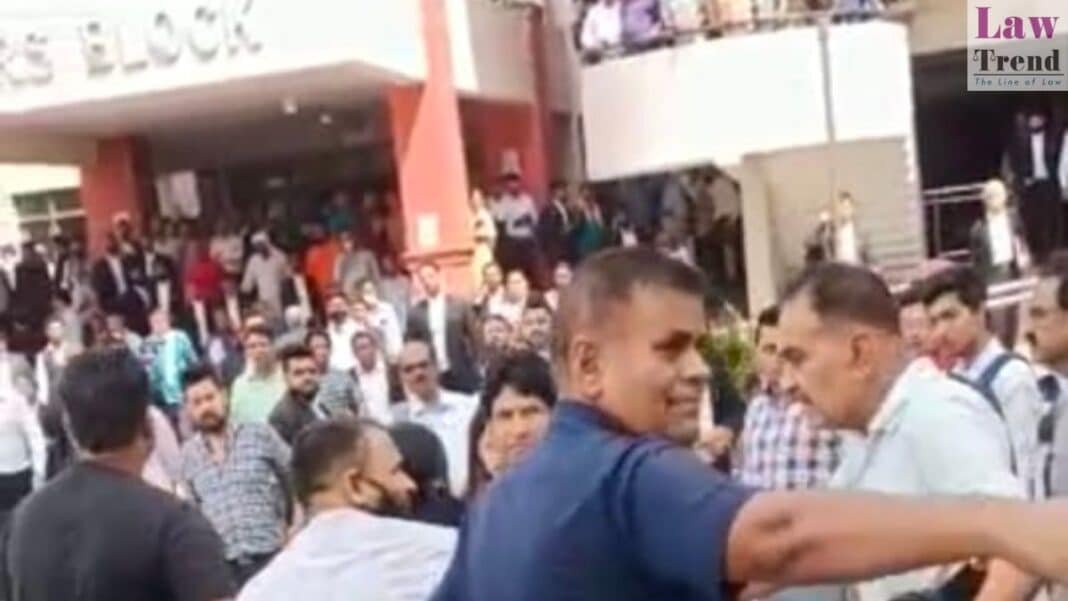 BREAKING News : दिल्ली के साकेत कोर्ट में फायरिंग; कथित तौर पर एक महिला को गोली लगी अस्पताल ले जाया गया