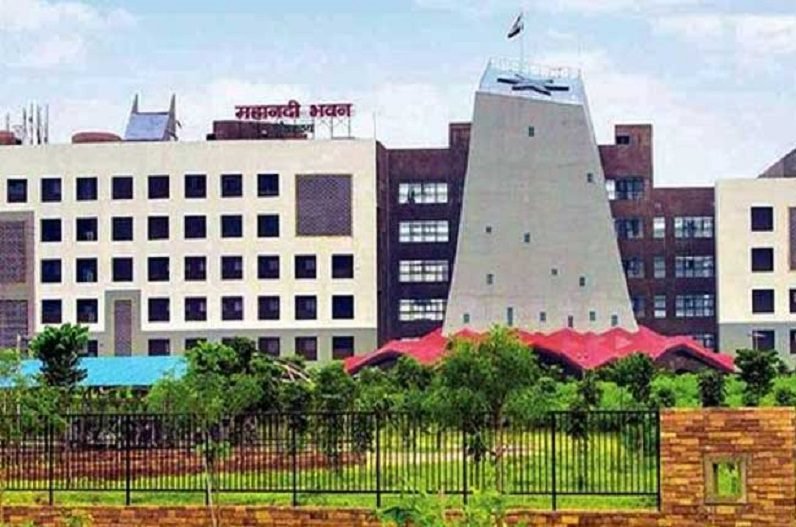 पांच लाख अधिकारी कर्मचारी अब अपने मासिक वेतन का एडवांस ले सकेंगे पांच लाख अधिकारी कर्मचारी अब अपने मासिक वेतन का एडवांस ले सकेंगे
