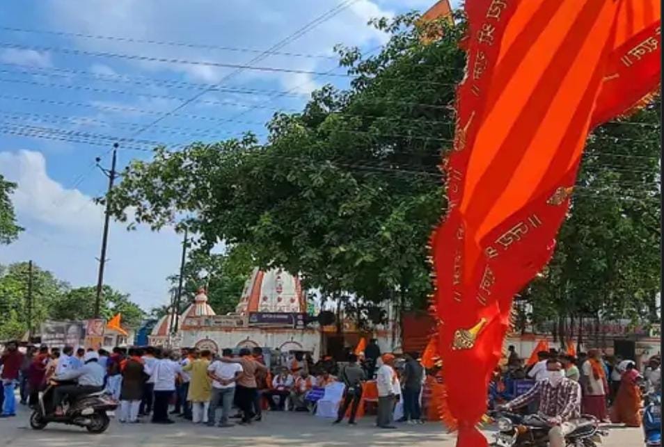 <em>ताड़का, पूतना जैसा राक्षसी कार्य कर रहे कांग्रेसी-बृजमोहन अग्रवाल 🟫 देखें विडियो 👁️‍🗨️ रायपुर में सीएम की सद्बुद्धि के लिए हुआ हनुमान चालीसा पाठ</em>