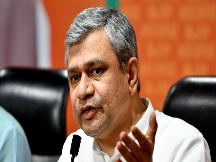 <em>Indian Railways: रेलमंत्री अश्विनी वैष्णव ने दिया तोहफा, अब ट्रेन में सीनियर सिटीजन्स को मिलेगी ये छूट !</em>