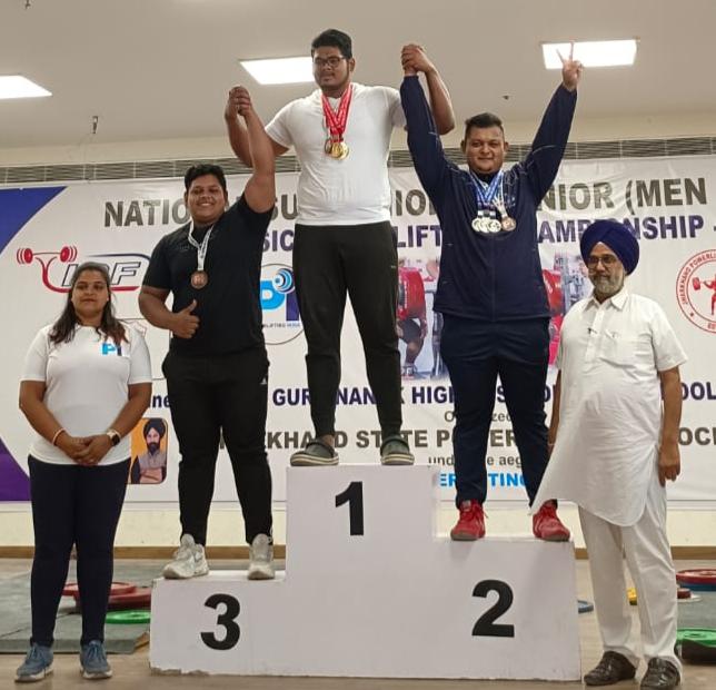 <em>भिलाई के मयंक की राष्ट्रीय उपलब्धि, पावरलिफ्टिंग स्पर्धा में 637 किलोग्राम वजन उठाकर जीते 3 रजत एवं एक कांस्य पदक, मुख्यमंत्री ने की सराहना</em>