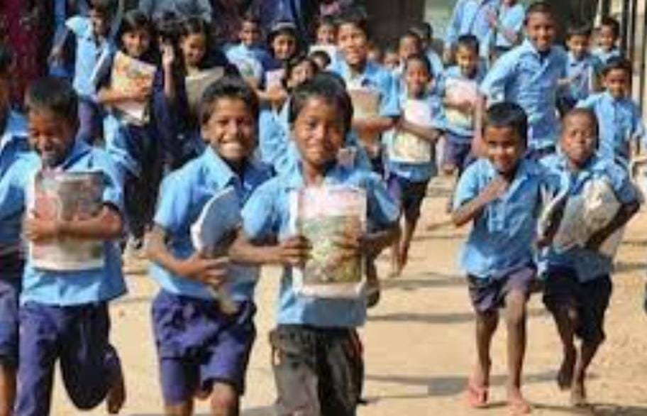 <em>छत्तीसगढ़ के सभी सरकारी और निजी स्कूल में अब 26 जून तक बढ़ी छुट्टी 🟢 भीषण गर्मी के चलते CM ने दिए आदेश</em> <em>छत्तीसगढ़ के सभी सरकारी और निजी स्कूल में अब 26 जून तक बढ़ी छुट्टी 🟢 भीषण गर्मी के चलते CM ने दिए आदेश</em>