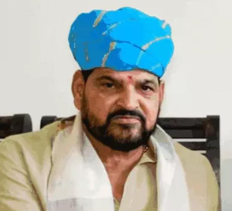 <em>बड़ी खबर 🟦 नाबालिग के यौन शोषण केस में बृजभूषण को क्लीन चिट 🟧 दिल्ली पुलिस ने कोर्ट में क्लोजर रिपोर्ट की फाइल 🟩 कहा- कोई सबूत नहीं मिले</em> <em>बड़ी खबर 🟦 नाबालिग के यौन शोषण केस में बृजभूषण को क्लीन चिट 🟧 दिल्ली पुलिस ने कोर्ट में क्लोजर रिपोर्ट की फाइल 🟩 कहा- कोई सबूत नहीं मिले</em>