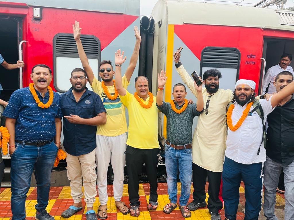 <em>अमरनाथ यात्रा के लिए आज दुर्ग स्टेशन से शिवभक्‍तों का पहला जत्‍था हुआ रवाना, 2 जुलाई को करेंगे बाबा बर्फानी के दर्शन</em>