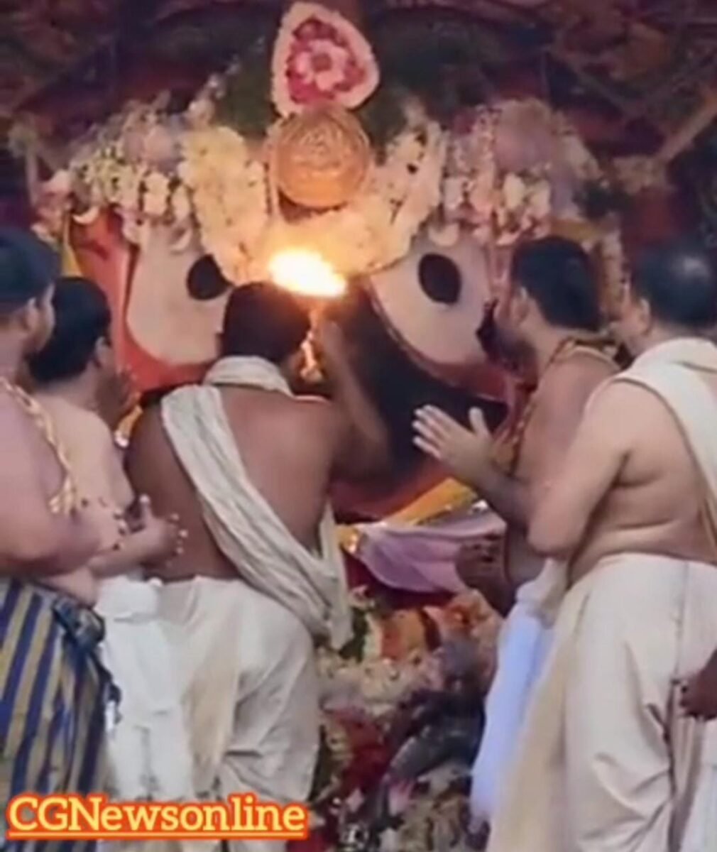 <em>रूठी लक्ष्मी मानीं 🟧 आज आसन पर विराजे महाप्रभु जगन्नाथ 👁️🗨️ देखिए विडियो</em> <em>रूठी लक्ष्मी मानीं 🟧 आज आसन पर विराजे महाप्रभु जगन्नाथ 👁️🗨️ देखिए विडियो</em>