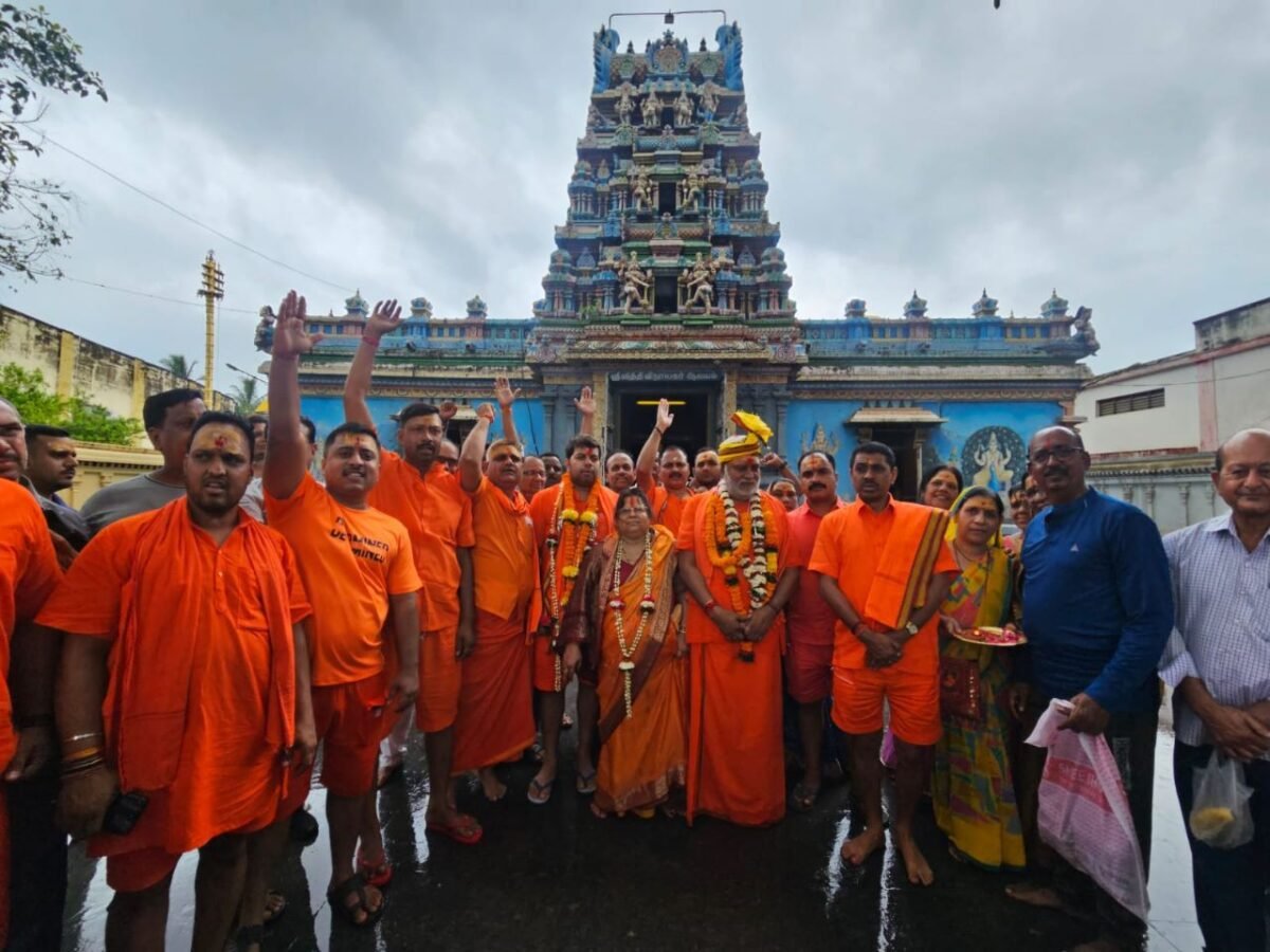 <em>हर हर महादेव, बोल बम के जयघोष के साथ बैजनाथ धाम दर्शनार्थ निकला पूर्व मंत्री प्रेम प्रकाश पांडे के नेतृत्व में कांवरियों का जत्था, इस्पात नगरी में जगह-जगह हुआ स्वागत</em>
