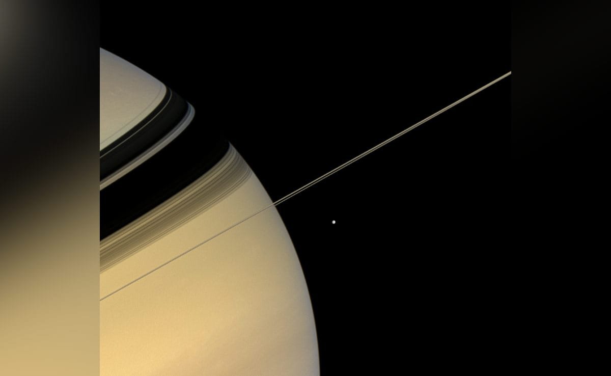 <em>क्या आपको पता है असल में कैसा दिखता है शनि ग्रह, NASA ने शेयर की होश उड़ाने वाली तस्वीर</em> <em>क्या आपको पता है असल में कैसा दिखता है शनि ग्रह, NASA ने शेयर की होश उड़ाने वाली तस्वीर</em>