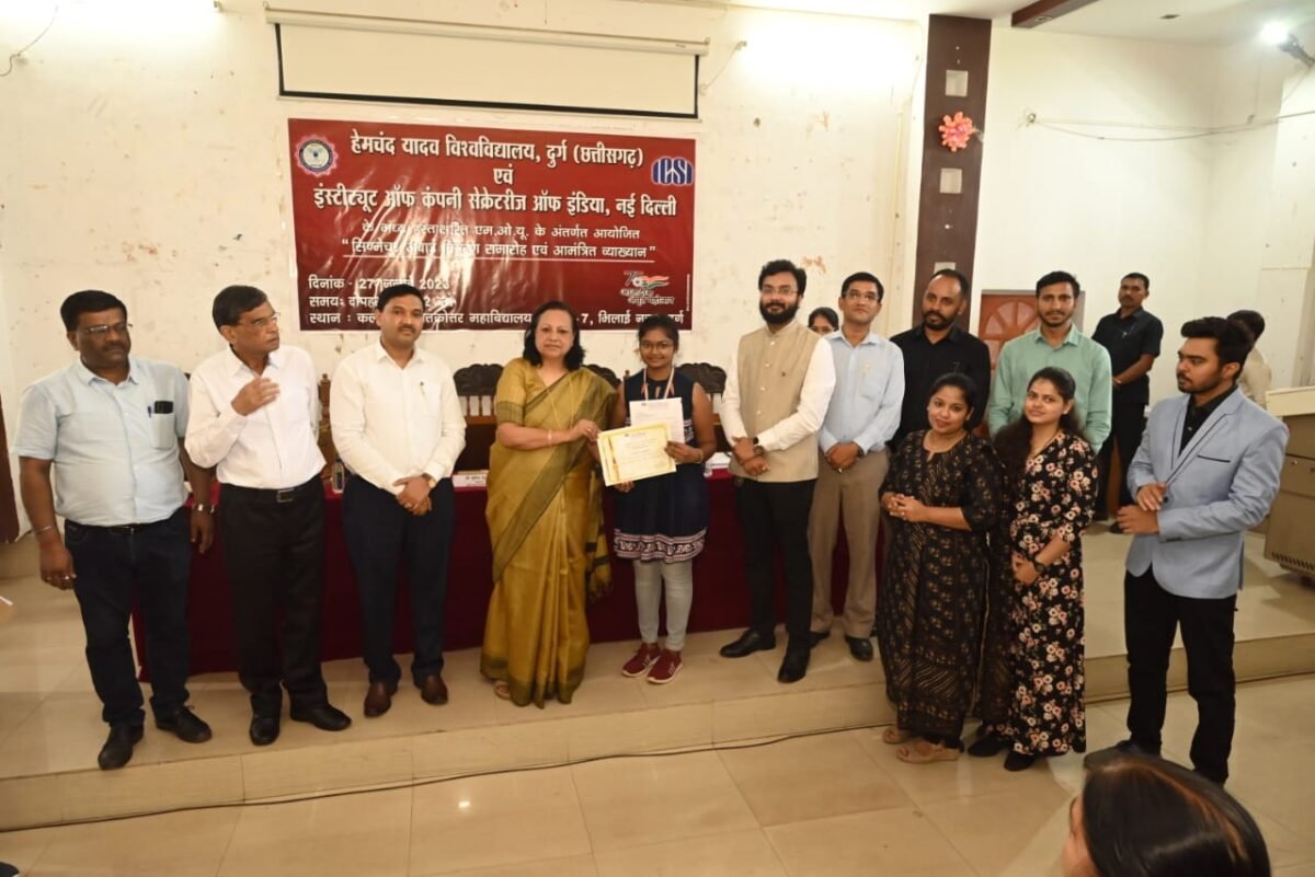 <em>पुरस्कार जीवन में आत्मविश्वास वृद्धि में सहायक- डाॅ. पल्टा, हेमचंद यादव विश्वविद्यालय दुर्ग एवं आईसीएसआई के संयुक्त आयोजन के तहत सिग्नेचर अवार्ड वितरित</em> <em>पुरस्कार जीवन में आत्मविश्वास वृद्धि में सहायक- डाॅ. पल्टा, हेमचंद यादव विश्वविद्यालय दुर्ग एवं आईसीएसआई के संयुक्त आयोजन के तहत सिग्नेचर अवार्ड वितरित</em>