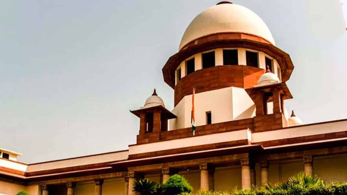 <em>ये अस्वीकार्य है: सुप्रीम कोर्ट ने मणिपुर में महिला को नग्न घुमाते हुए दिखाने वाले वीडियो पर स्वत: संज्ञान लिया</em>