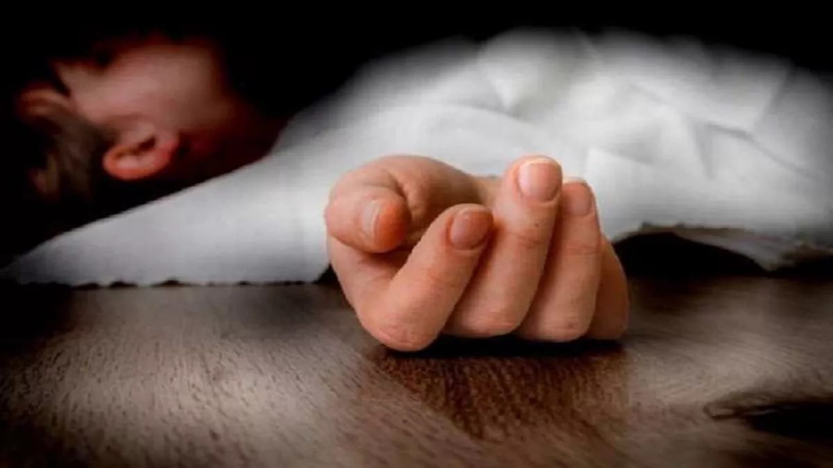 <em>घर में घुसी, गला घोंटा और बेड में छिपाया शव… दिल्ली में लिव-इन पार्टनर के नाबालिग बच्चे की हत्या, आरोपी महिला गिरफ्तार</em> <em>घर में घुसी, गला घोंटा और बेड में छिपाया शव… दिल्ली में लिव-इन पार्टनर के नाबालिग बच्चे की हत्या, आरोपी महिला गिरफ्तार</em>