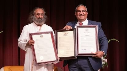 <em>Sri Sri Ravi Shankar Day: अमेरिकी राज्यों में मनाया जाएगा श्री श्री रविशंकर डे, यह सम्मान भी मिला</em>