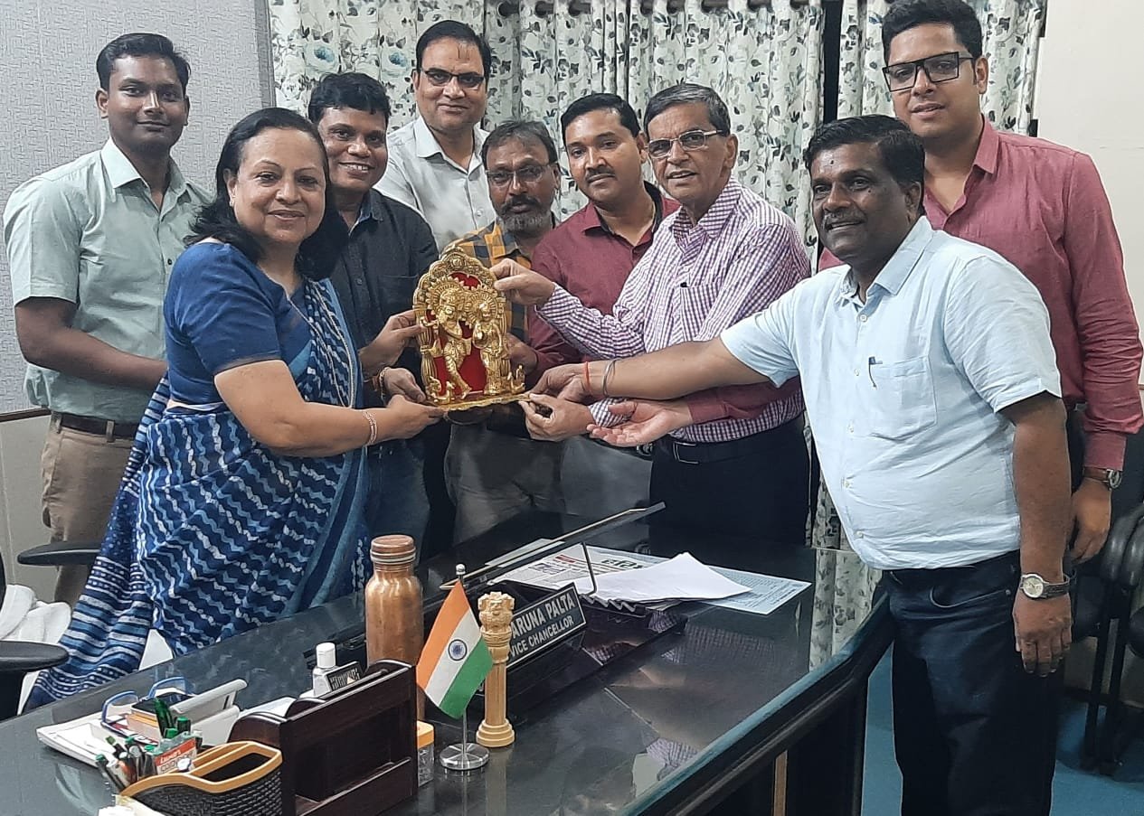 <em>विश्वविद्यालय के नए भवन में शिफ्टिंग तथा यूटीडी आरंभ कराना प्रमुख प्राथमिकता-डाॅ. पल्टा, हेमचंद यादव विश्वविद्यालय दुर्ग में कुलपति, डाॅ. अरूणा पल्टा के कार्यकाल के चार वर्ष पूर्ण</em> <em>विश्वविद्यालय के नए भवन में शिफ्टिंग तथा यूटीडी आरंभ कराना प्रमुख प्राथमिकता-डाॅ. पल्टा, हेमचंद यादव विश्वविद्यालय दुर्ग में कुलपति, डाॅ. अरूणा पल्टा के कार्यकाल के चार वर्ष पूर्ण</em>
