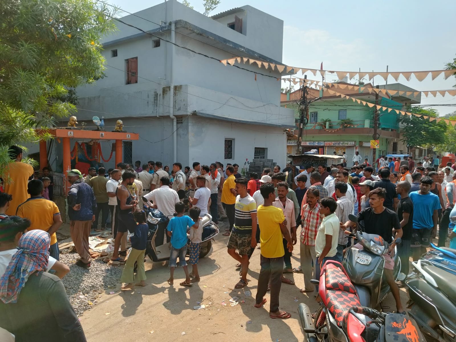 भिलाई ब्रेकिंग: संतोषी पारा कैंप 2 में अज्ञात तत्वों के द्वारा मां पार्वती की मूर्ति की खण्डित, स्थल पर भीड़ का जमावड़ा, छावनी पुलिस मौजूद