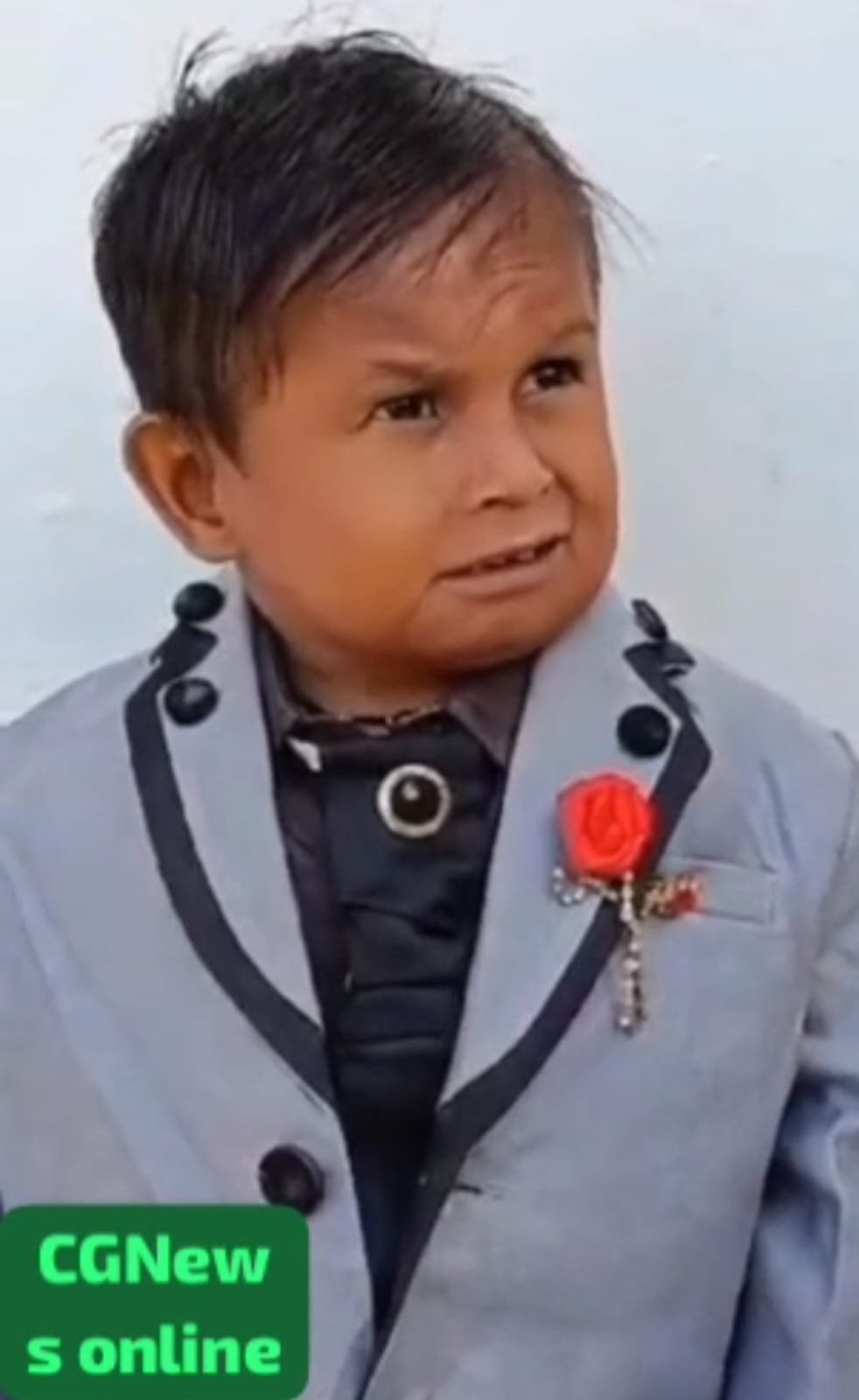 <em>देखिए विडियो 👁️‍🗨️ आज पहली बार मतदान करने पहुंचे 30 इंच के कैलाश ठाकुर 🟩 देश भर में बने चर्चा का विषय</em>